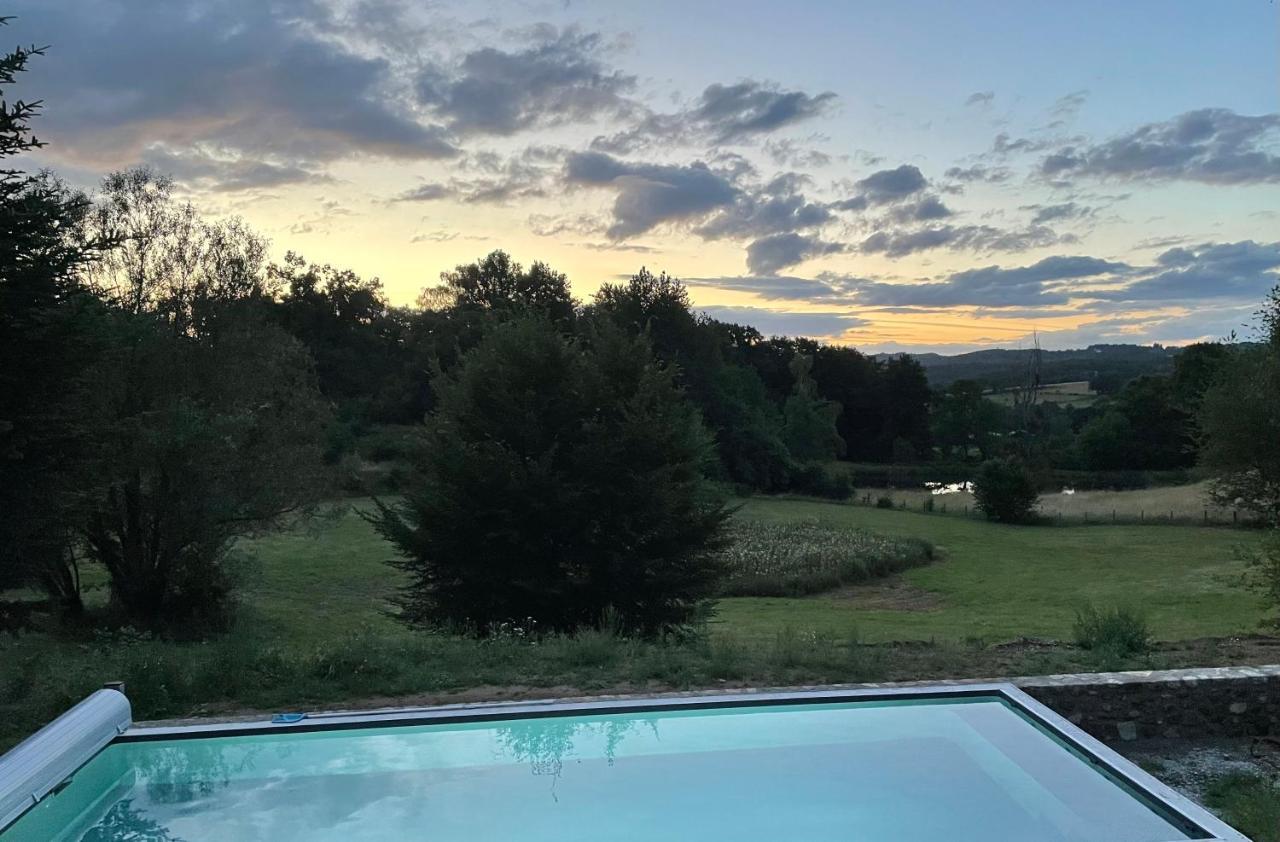 Une Pause En Correze Sarroux Exteriör bild